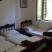 Izdajem sobe sa kupatilima, 6 eura, ενοικιαζόμενα δωμάτια στο μέρος Risan, Montenegro - trokrevetna soba